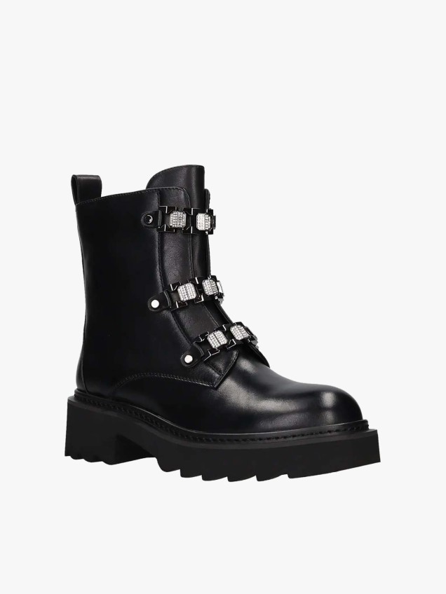 Botas de Pele com Detalhes em Strass