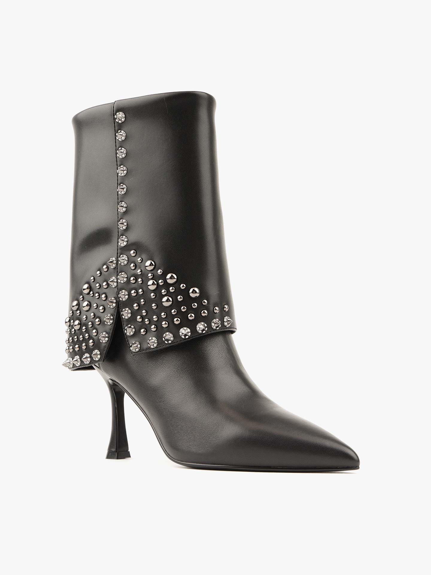 Botins em Pele com Aplicações de Tachas e Cristais