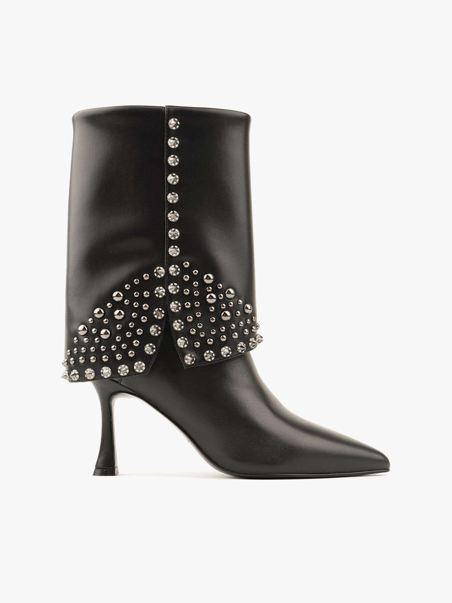 Botins em Pele com Aplicações de Tachas e Cristais