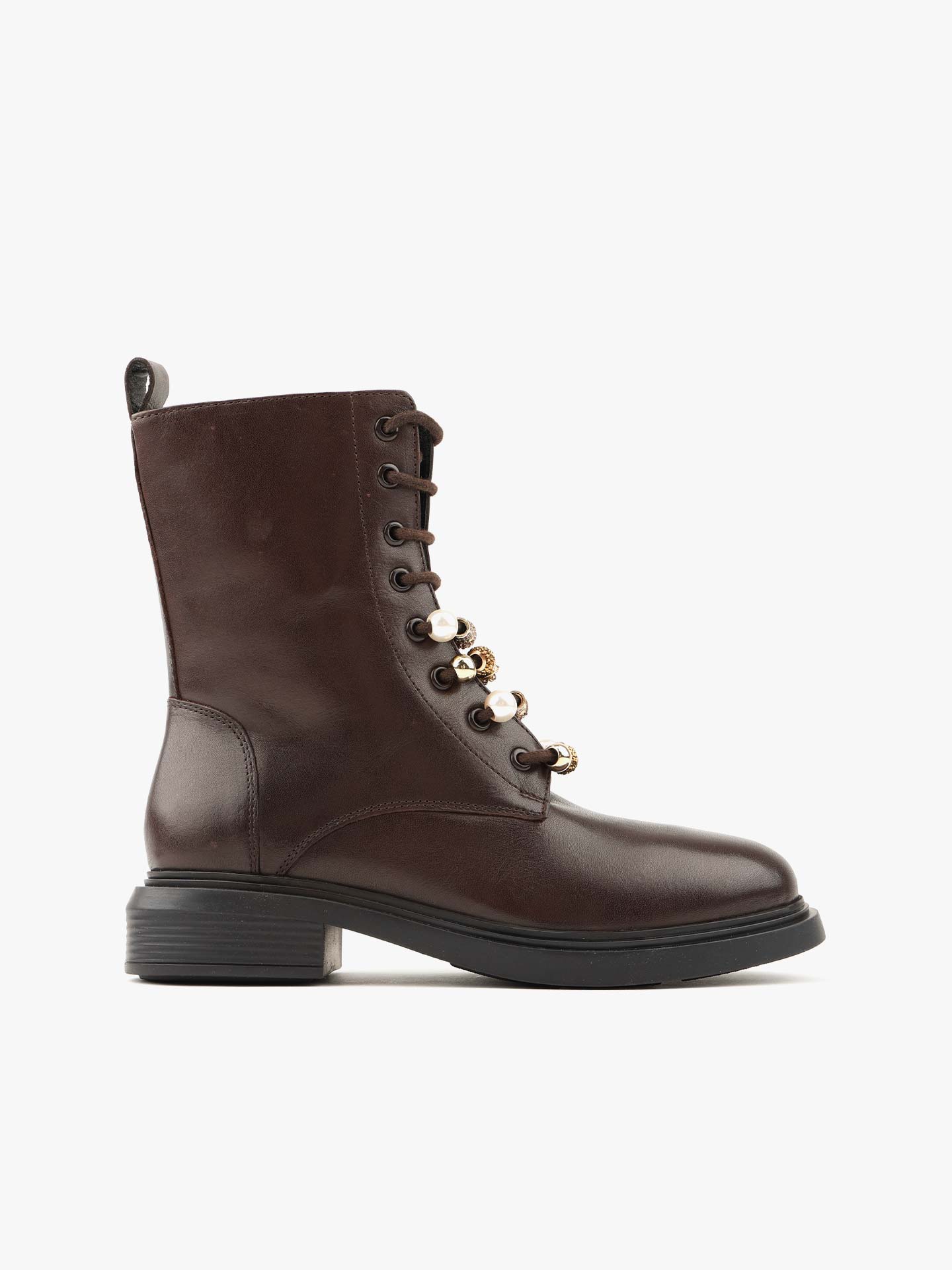 Botas em Pele com Atacadores