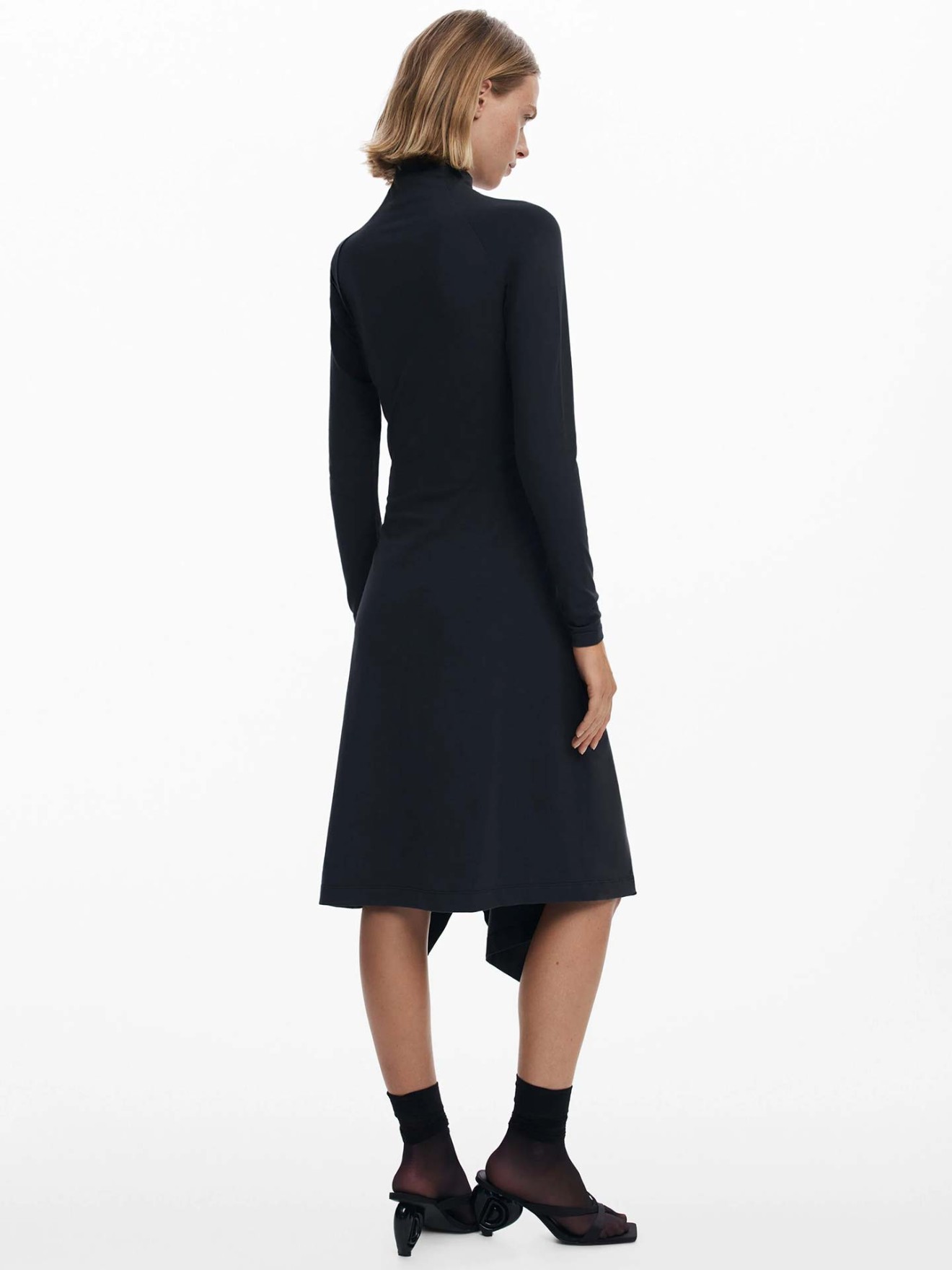 Vestido Midi com Manga Comprida