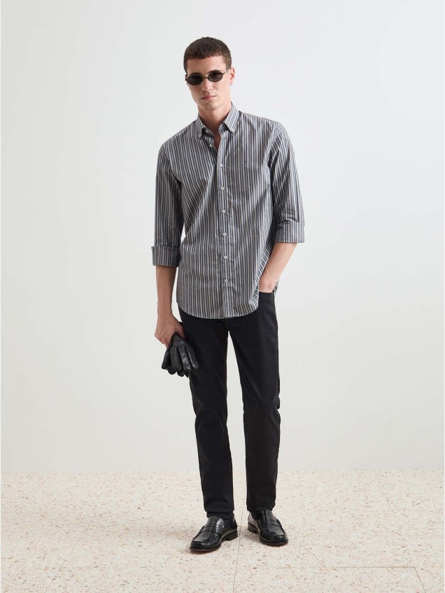 Camisa com Padrão de Riscas