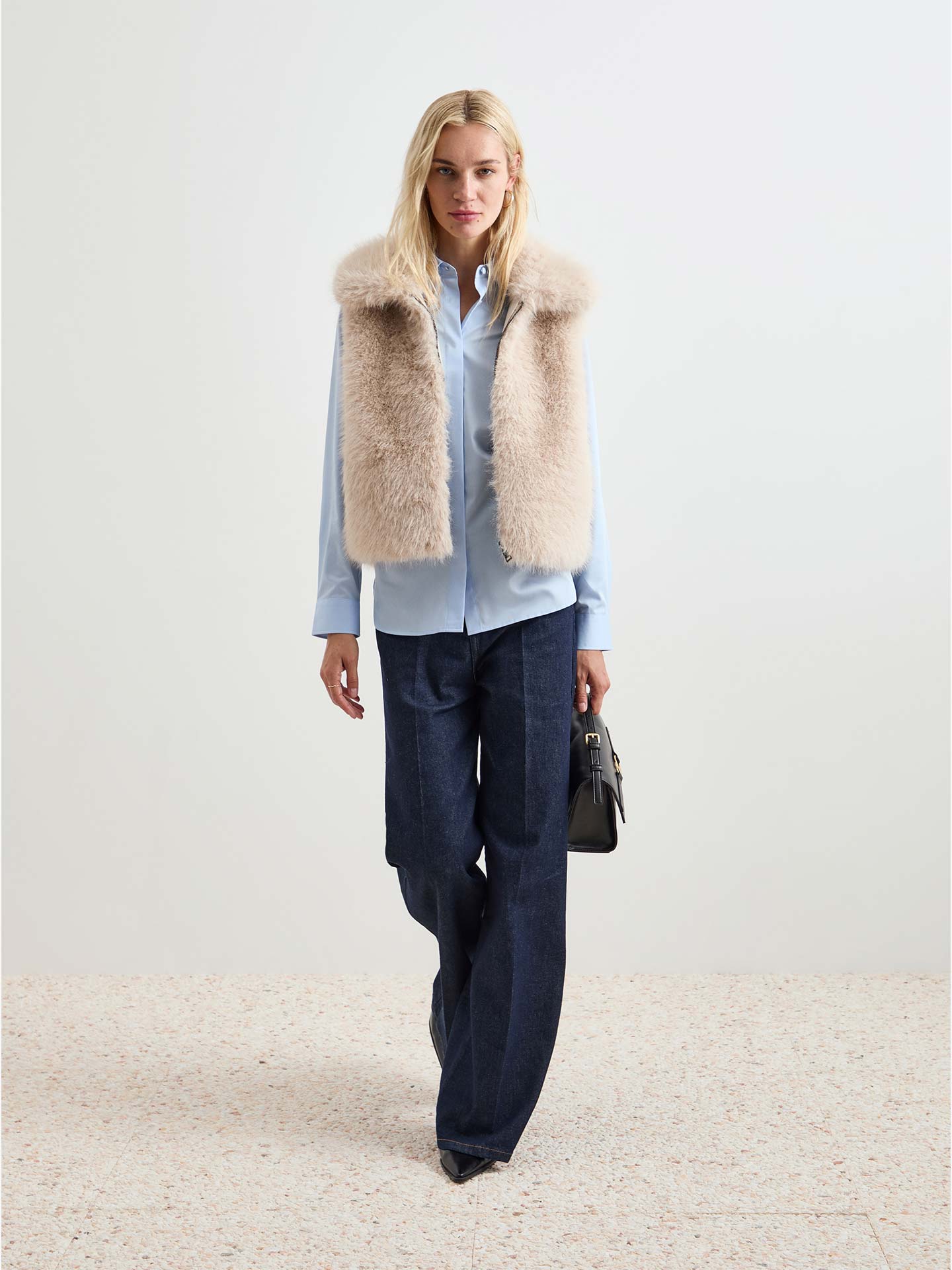 Colete de Pelo com Gola Larga