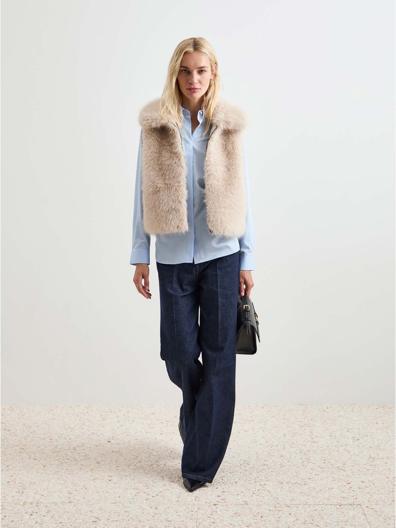 Colete de Pelo com Gola Larga