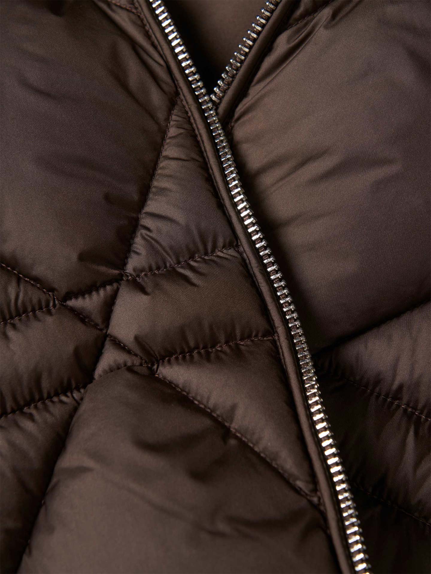 Blusão Acolchoado com Gola Subida