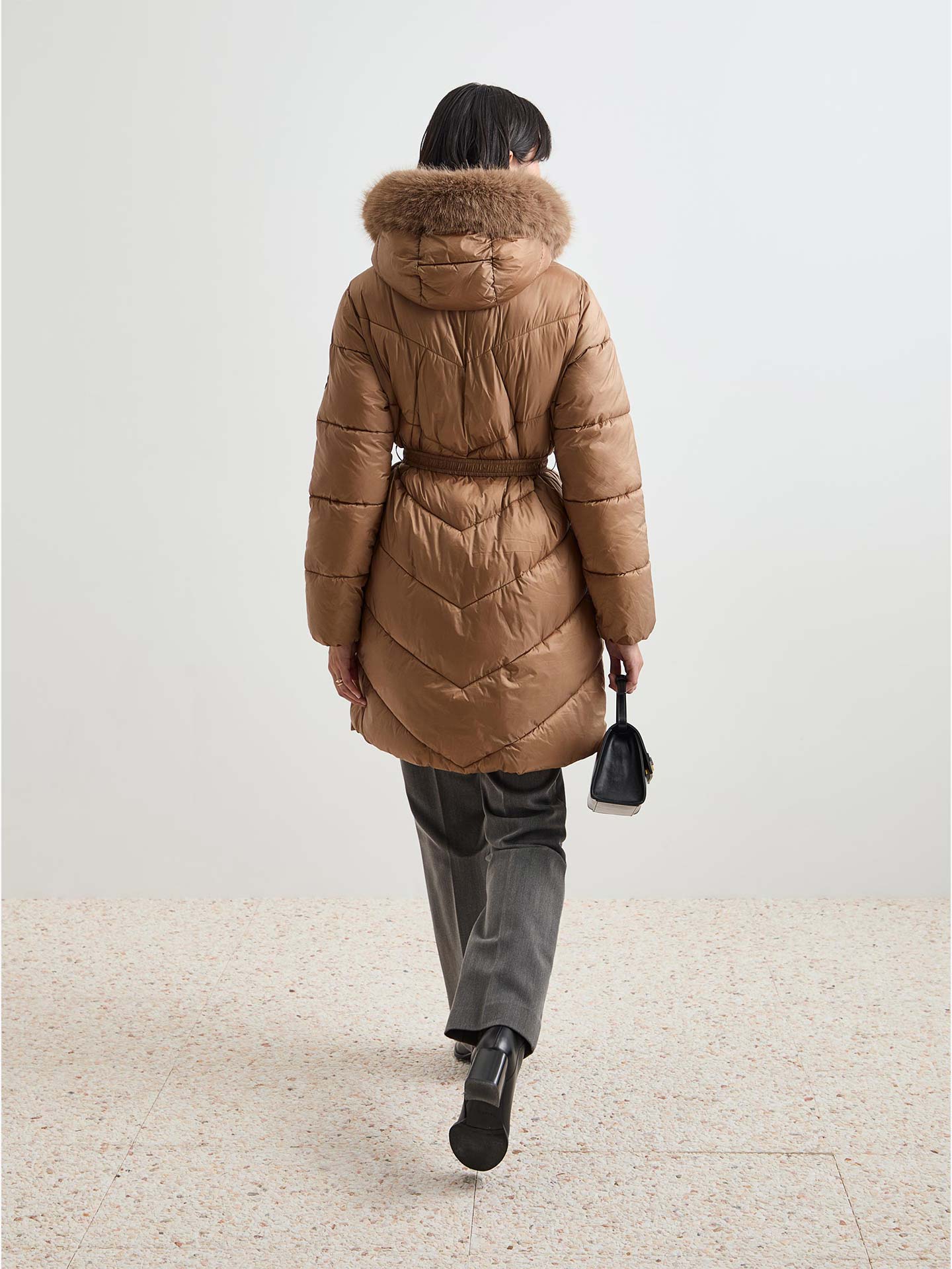 Parka Acolchoada com Cinto e Capuz