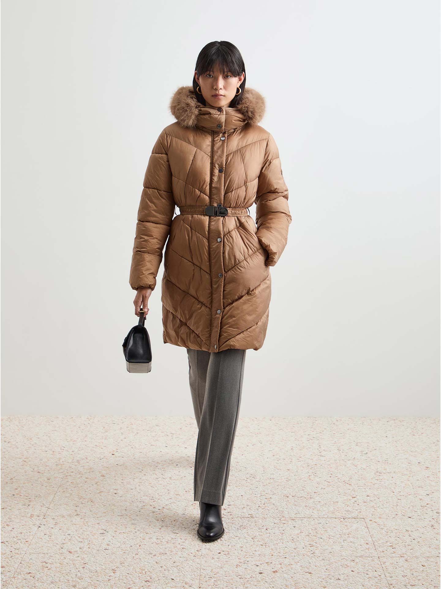 Parka Acolchoada com Cinto e Capuz