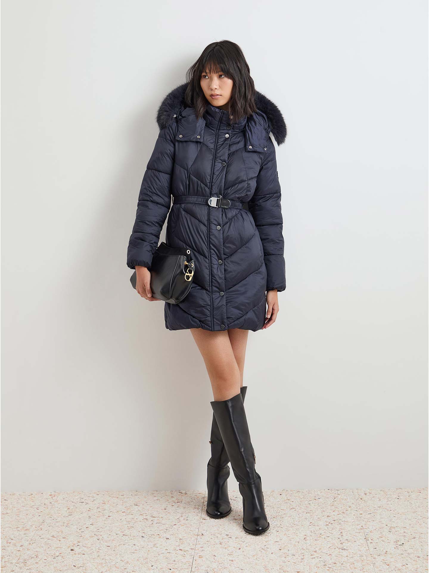 Parka Acolchoada com Cinto e Capuz