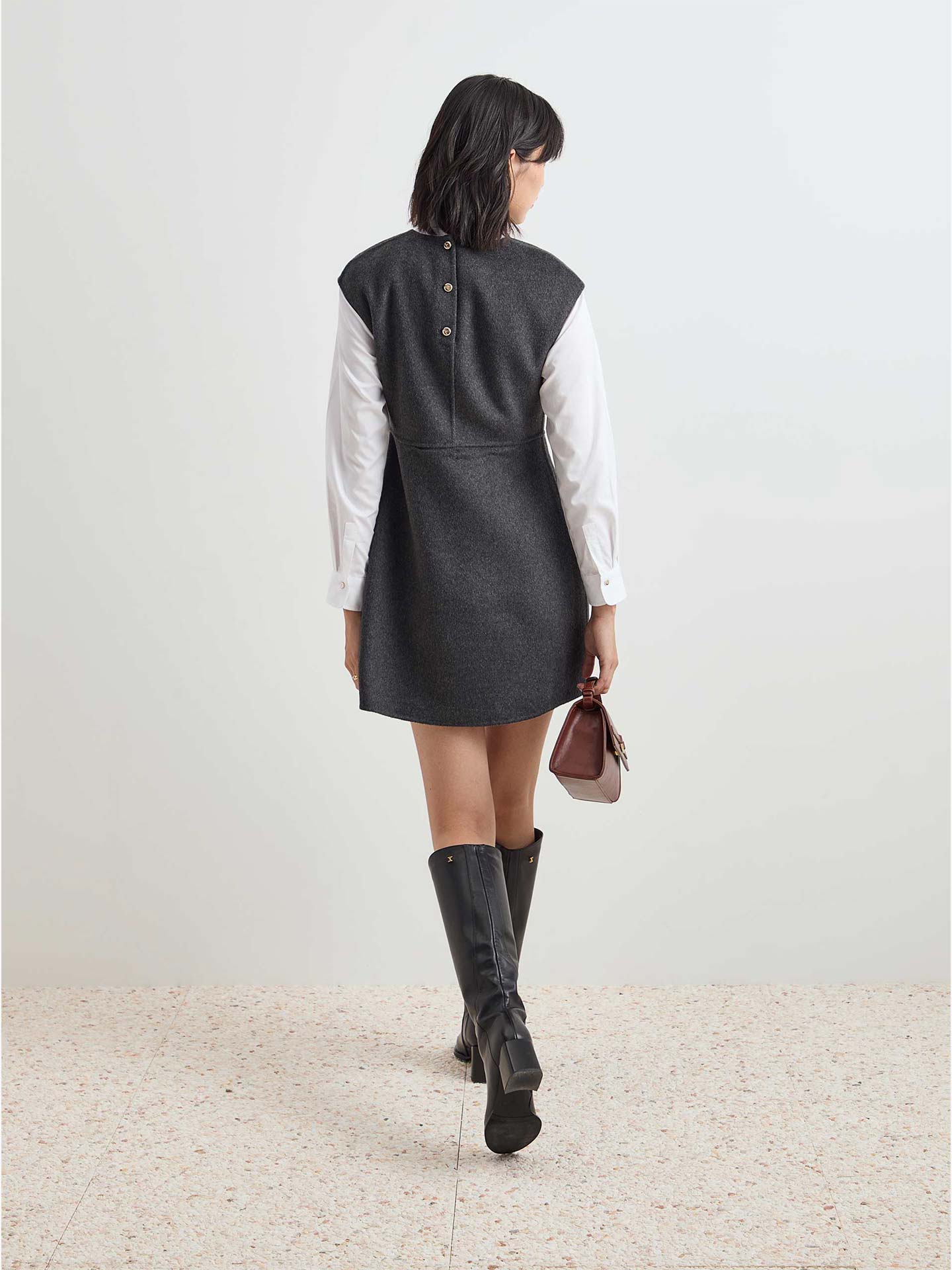 Vestido Curto sem Manga