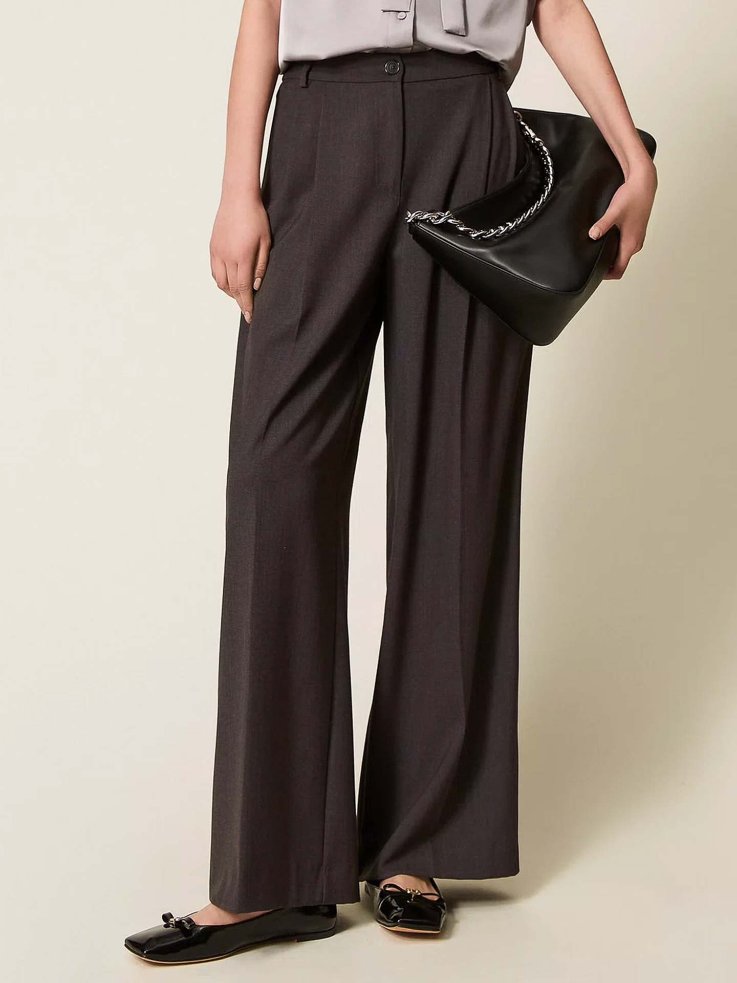 Calças Palazzo com Pregas e Cintura Alta