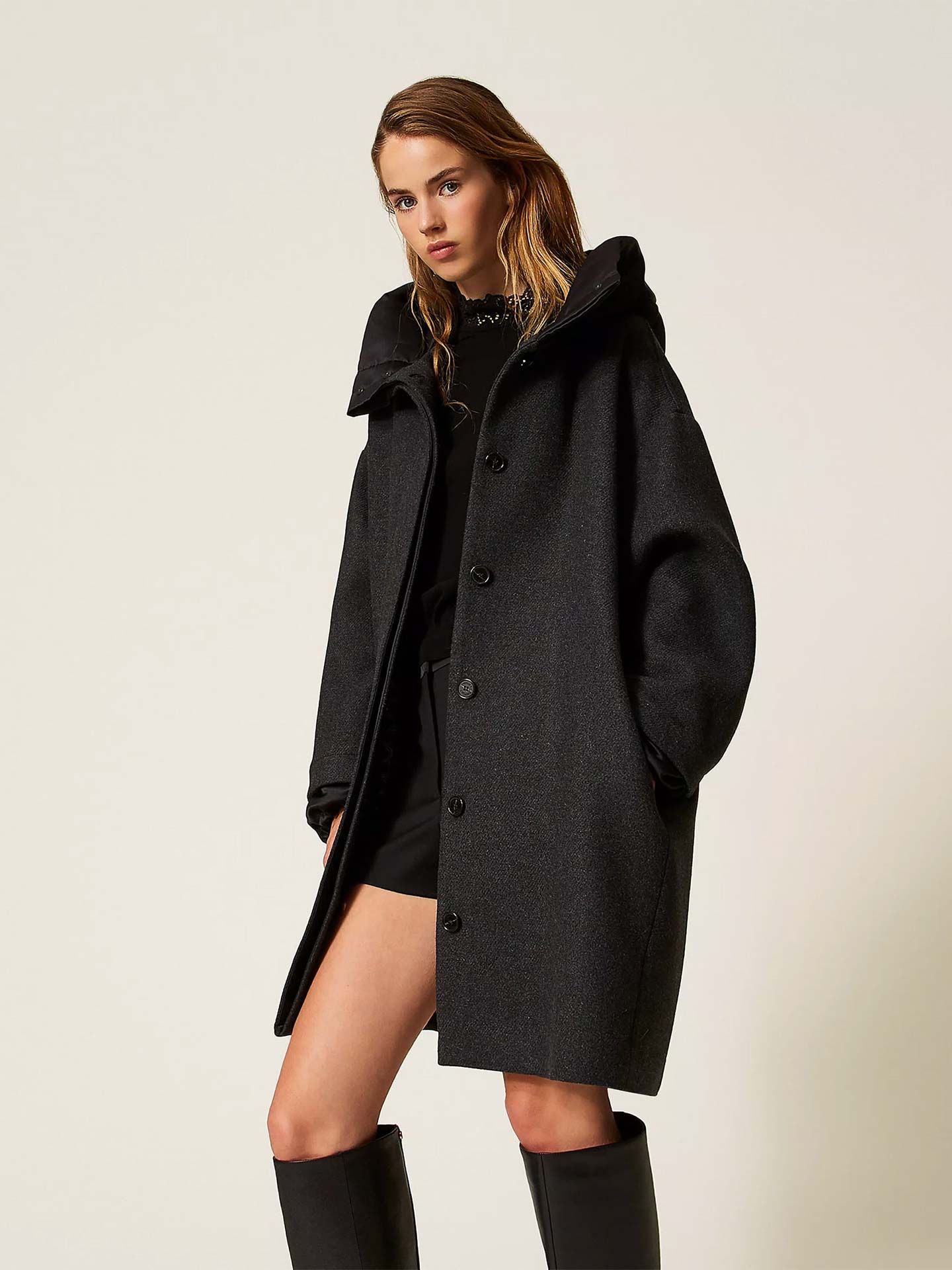 Casaco de Lã com Capuz