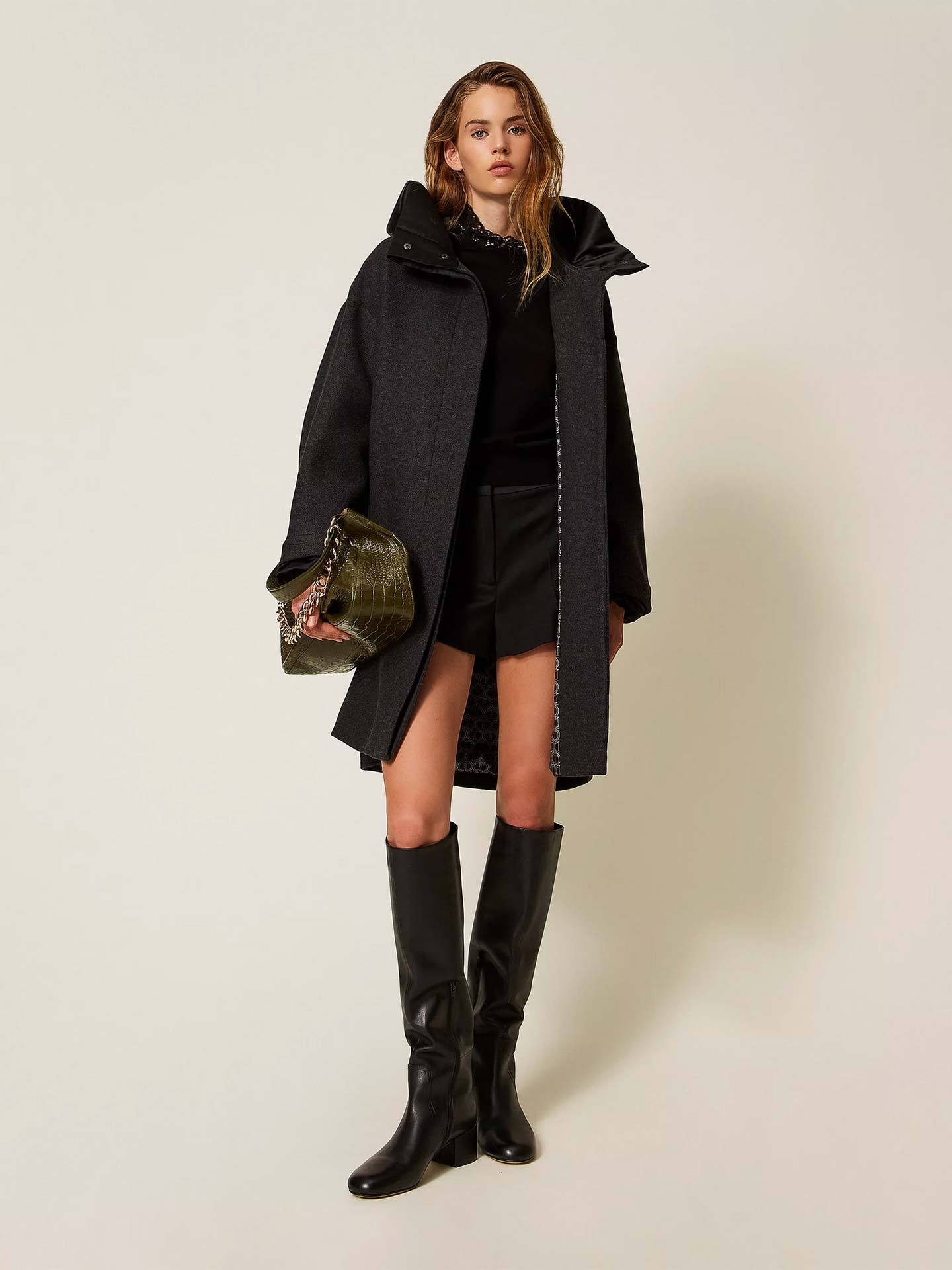 Casaco de Lã com Capuz