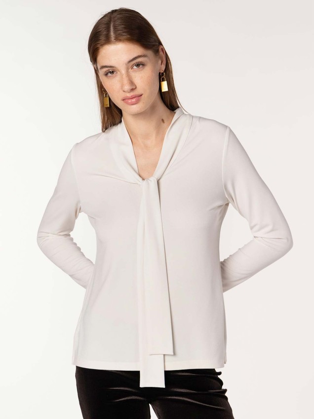 Blusa com Lao no Decote