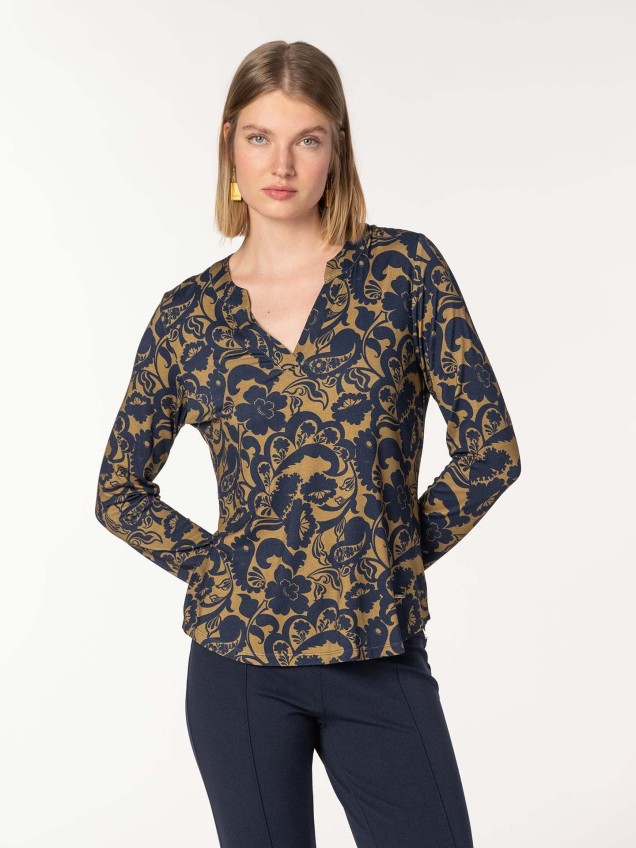 Blusa com Padro Floral