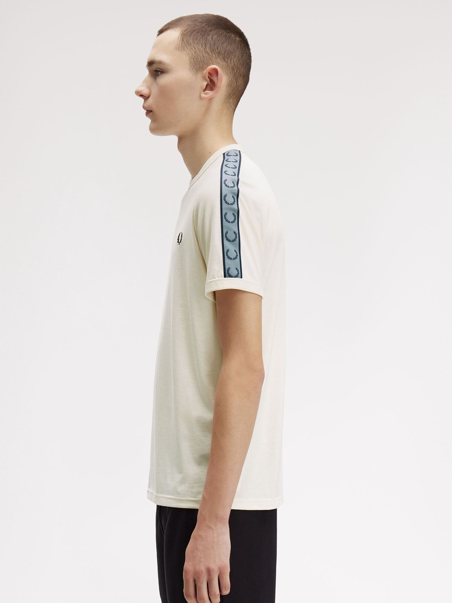 T-shirt Ringer com Fita Contrastante