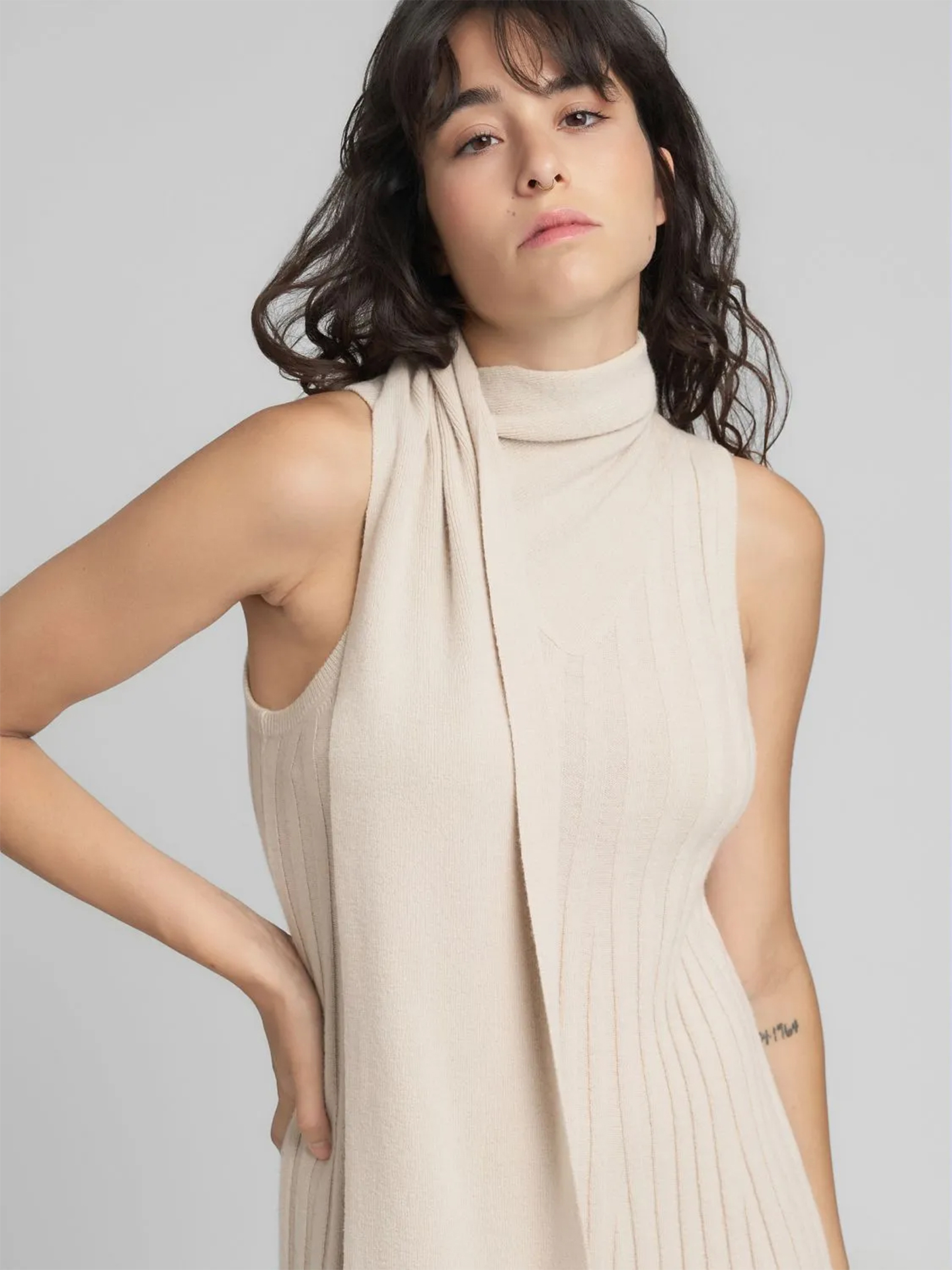 Vestido Midi com Gola Alta