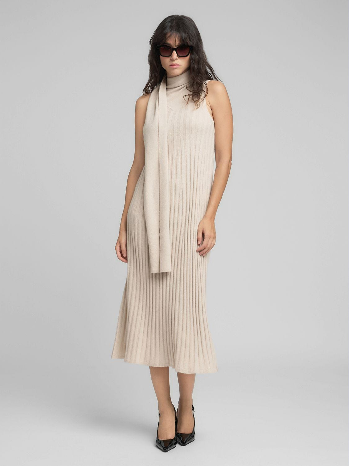 Vestido Midi com Gola Alta