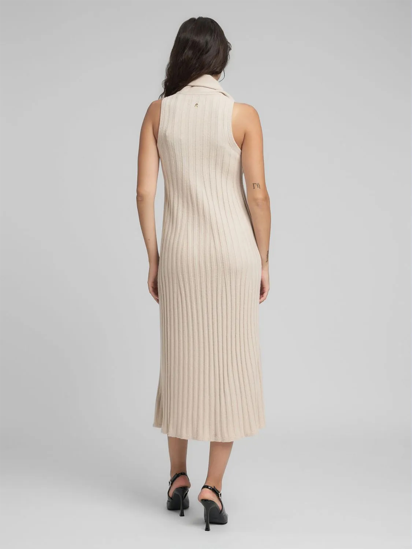 Vestido Midi com Gola Alta