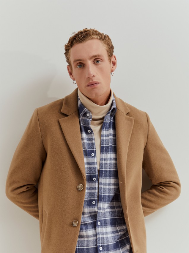 Sobretudo com Gola Clássica