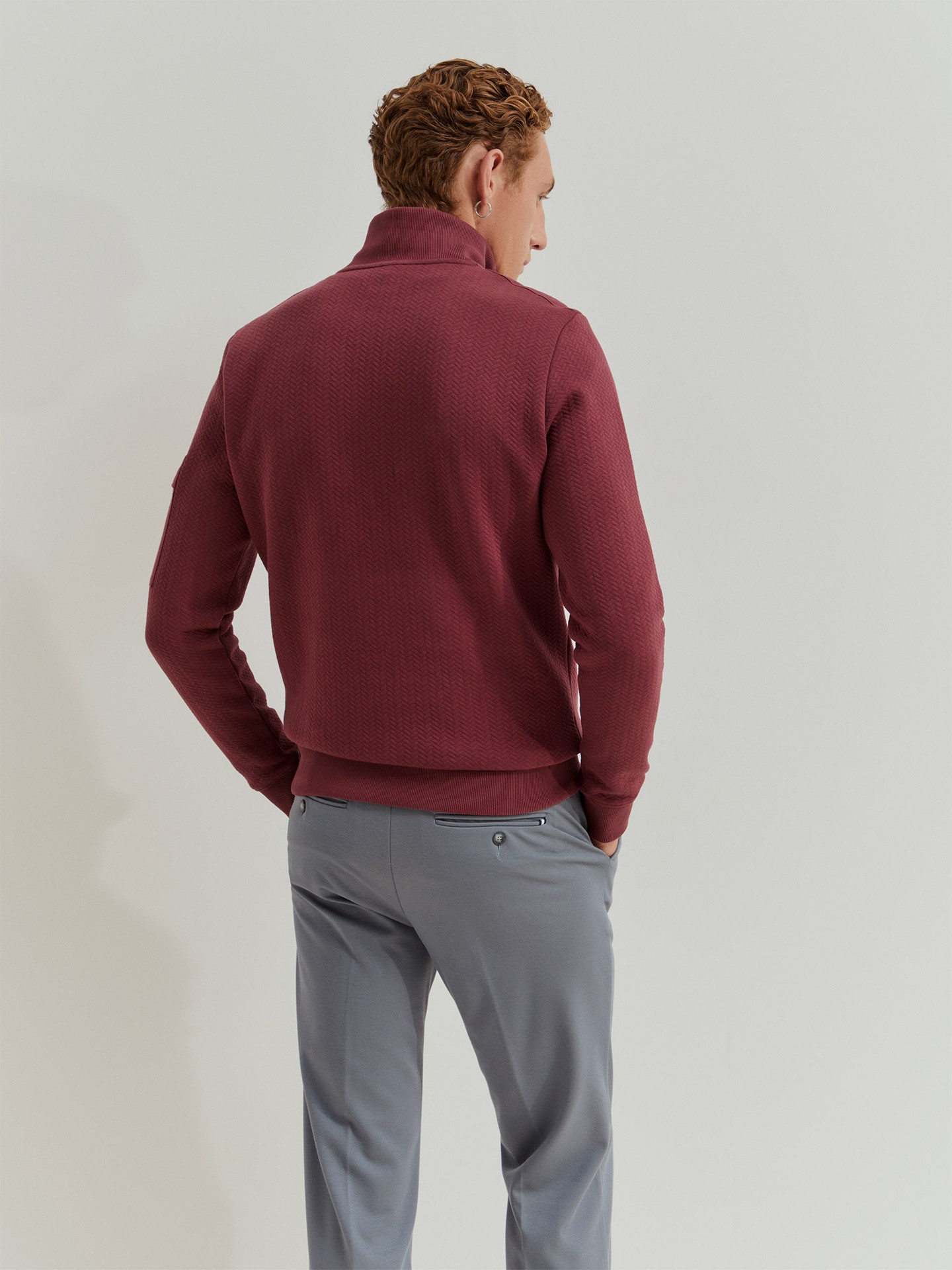 Sweatshirt com Gola Alta e Fecho de Correr