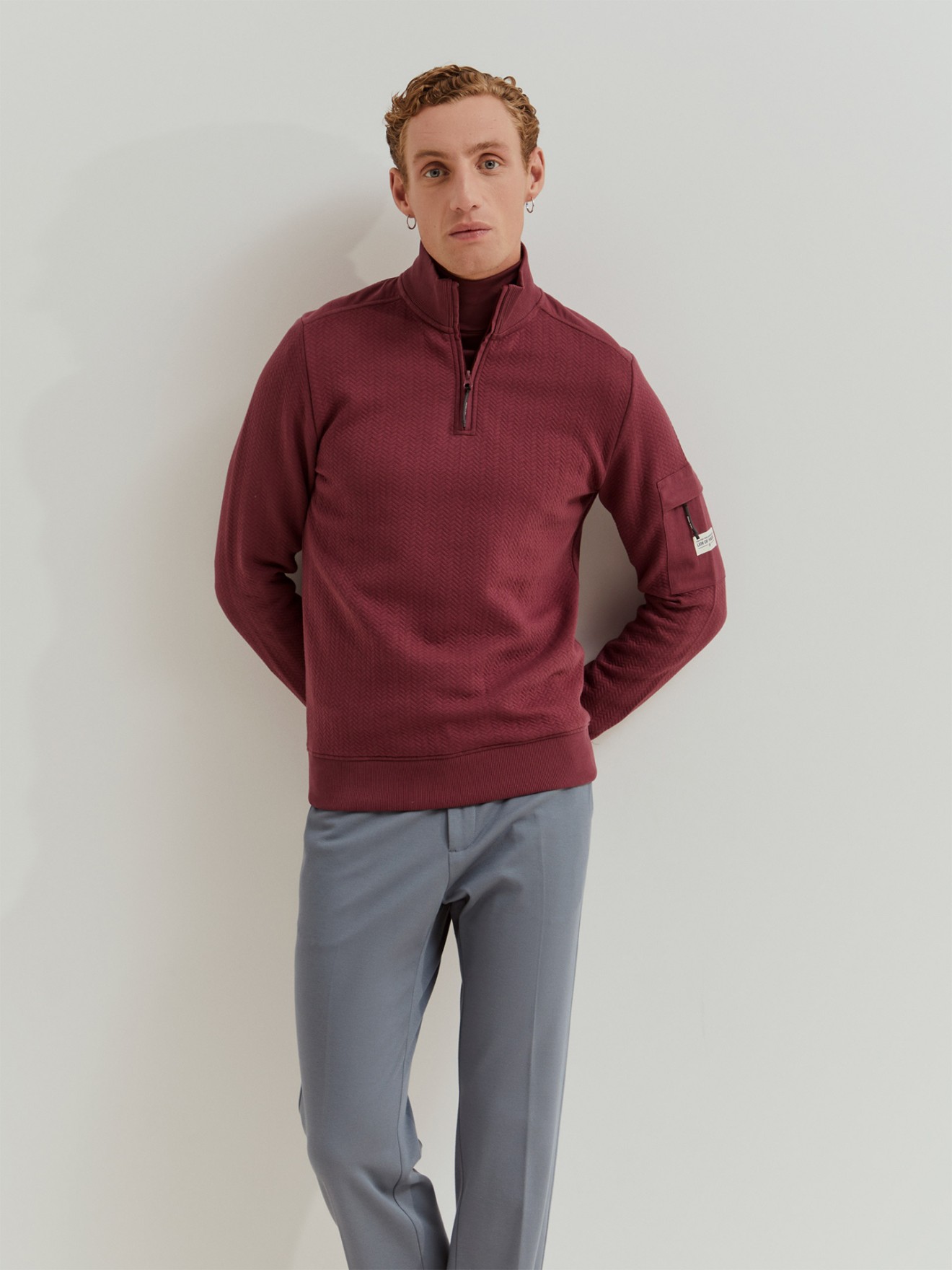 Sweatshirt com Gola Alta e Fecho de Correr