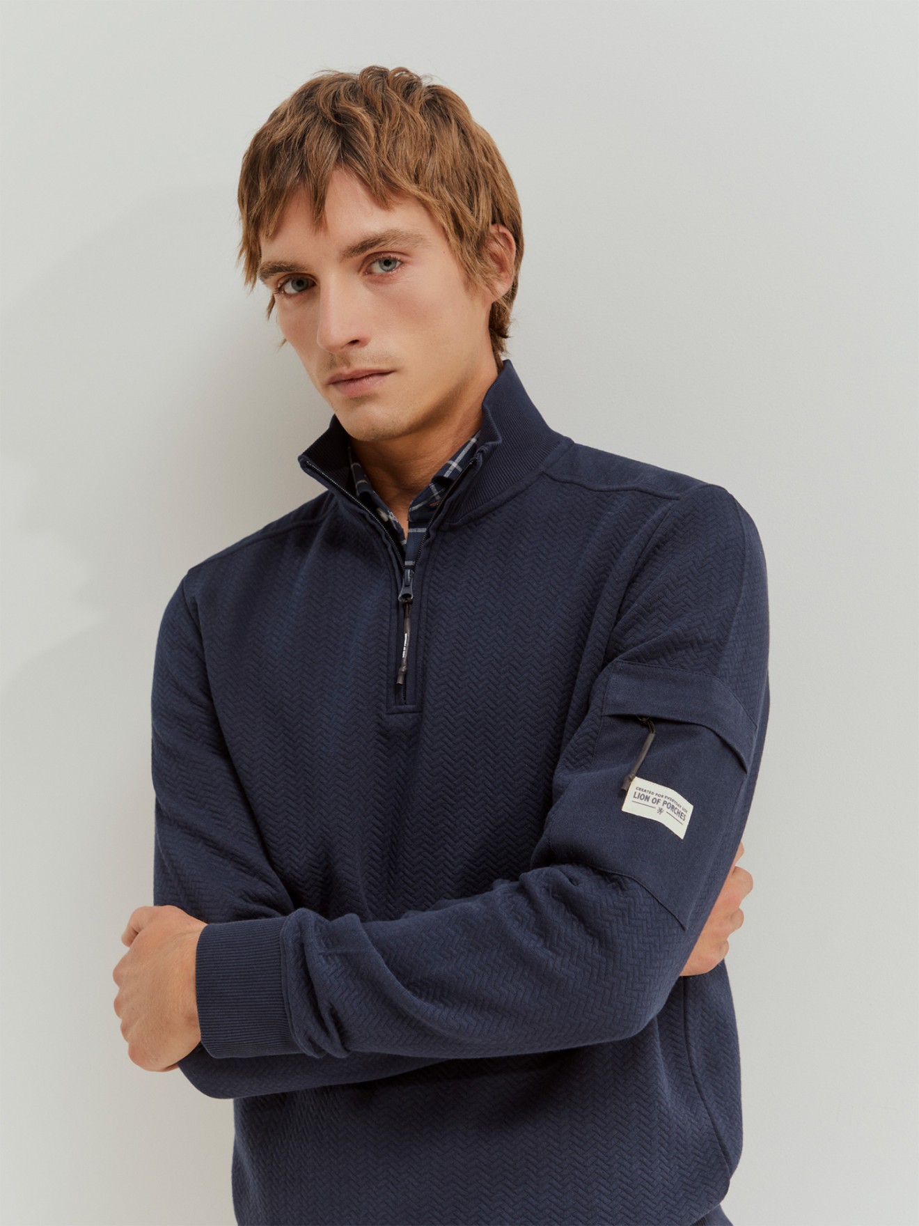 Sweatshirt com Gola Alta e Fecho de Correr