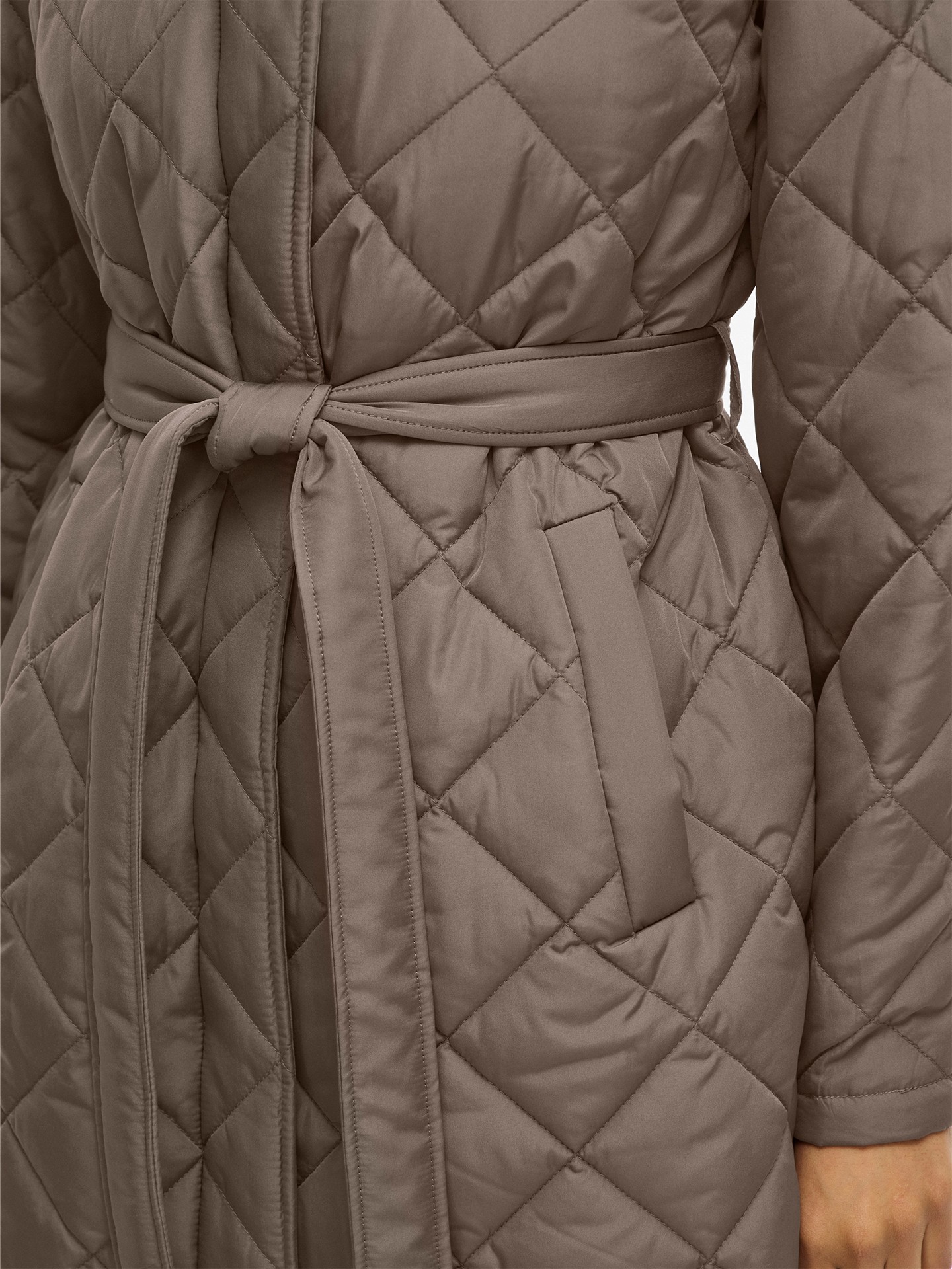 Parka Acolchoada Comprida com Cinto e Capuz
