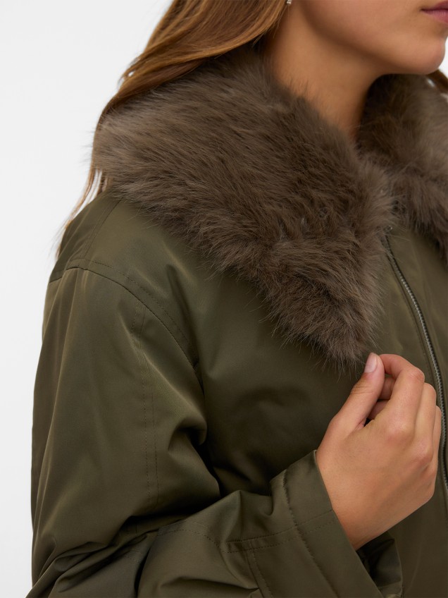 Parka com Gola de Pelo Sintético Seoul