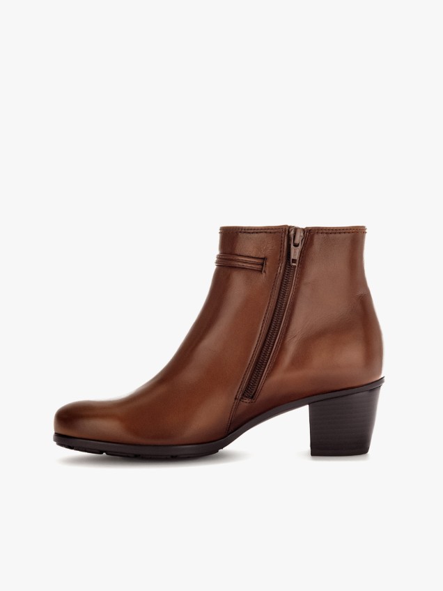 Botins em Pele com Salto