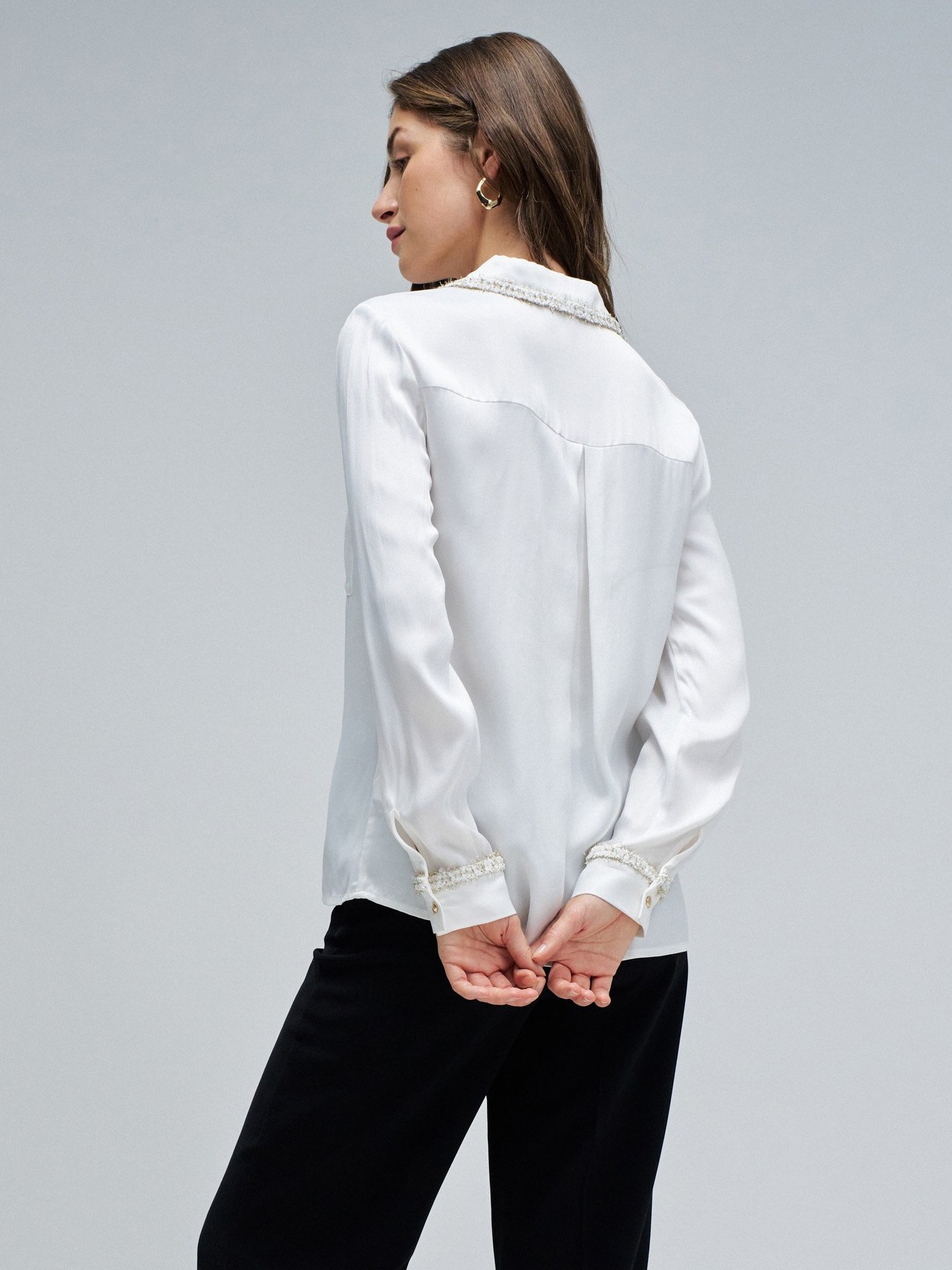 Camisa Acetinada com Detalhes Tweed