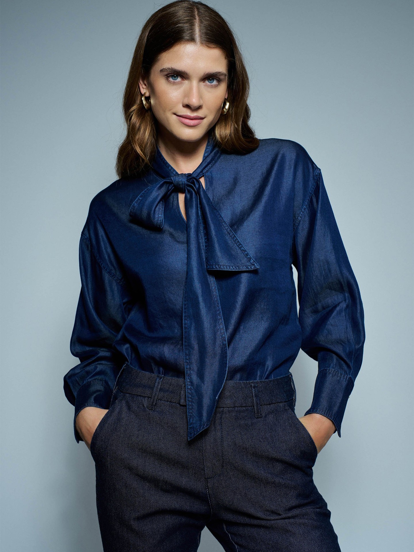 Blusa em Light Denim com Laço