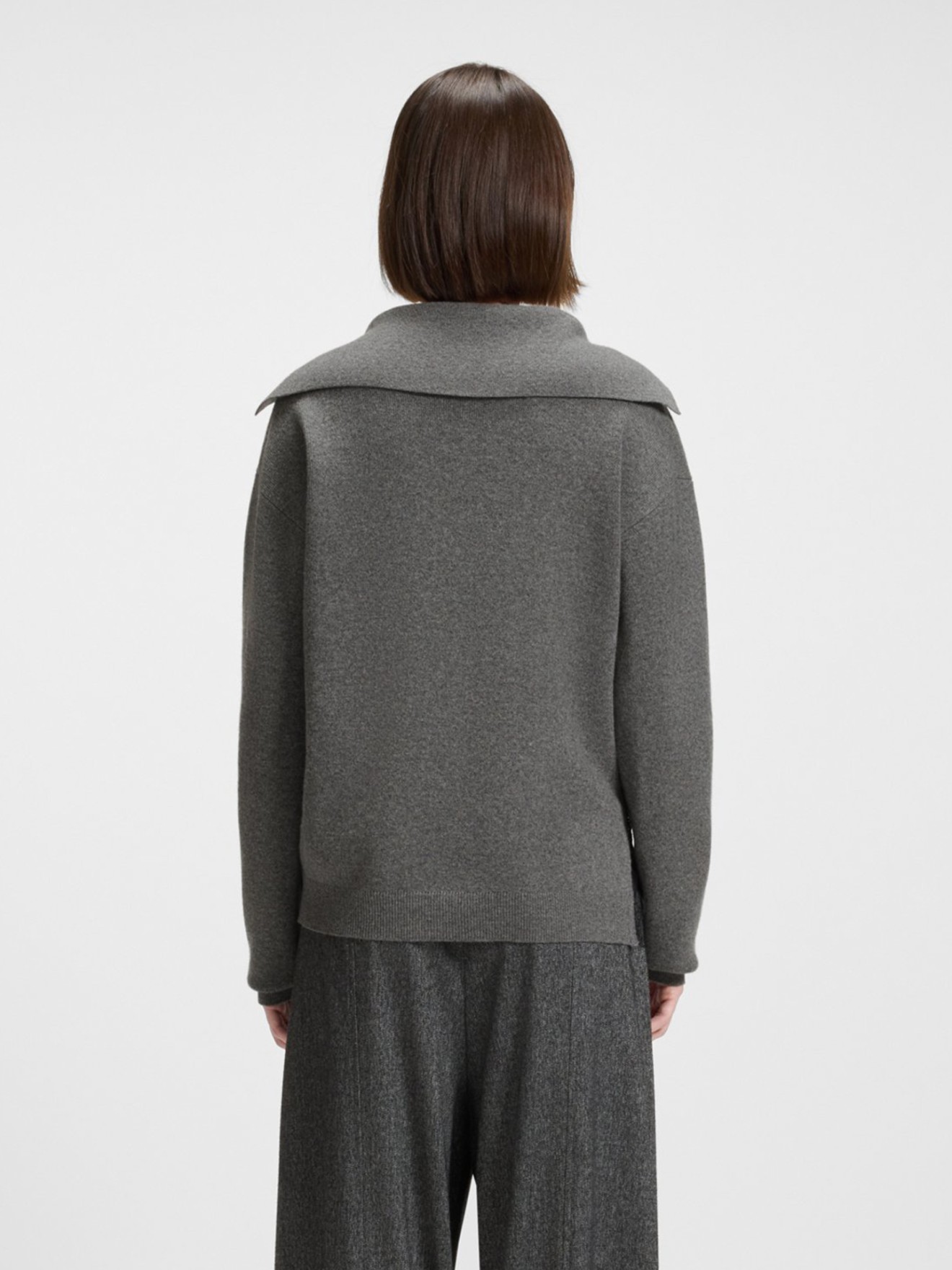 Camisola em L e Detalhes em Renda