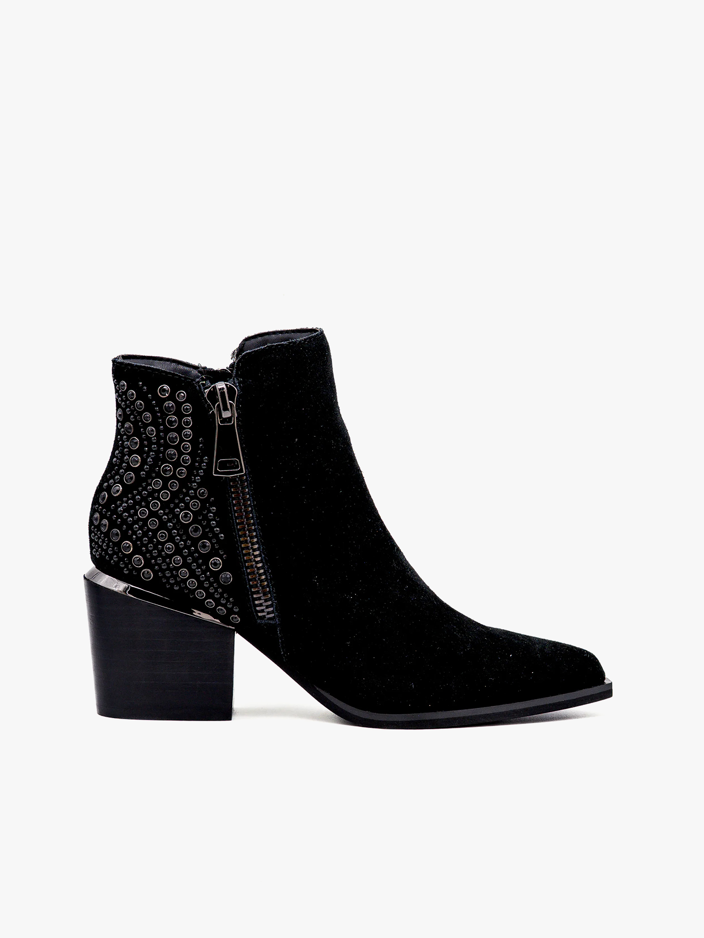 Botins de Camurça com Aplicações de Tachas