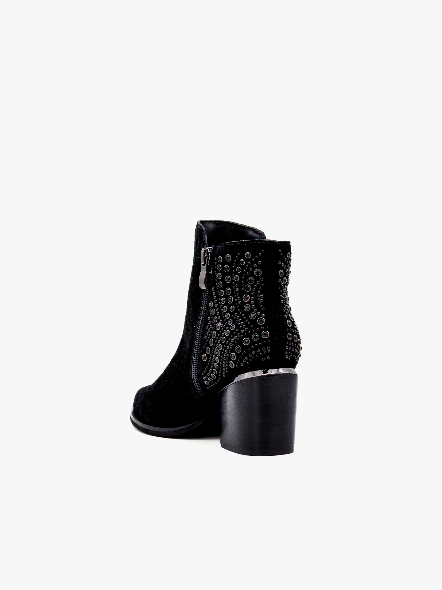 Botins de Camurça com Aplicações de Tachas