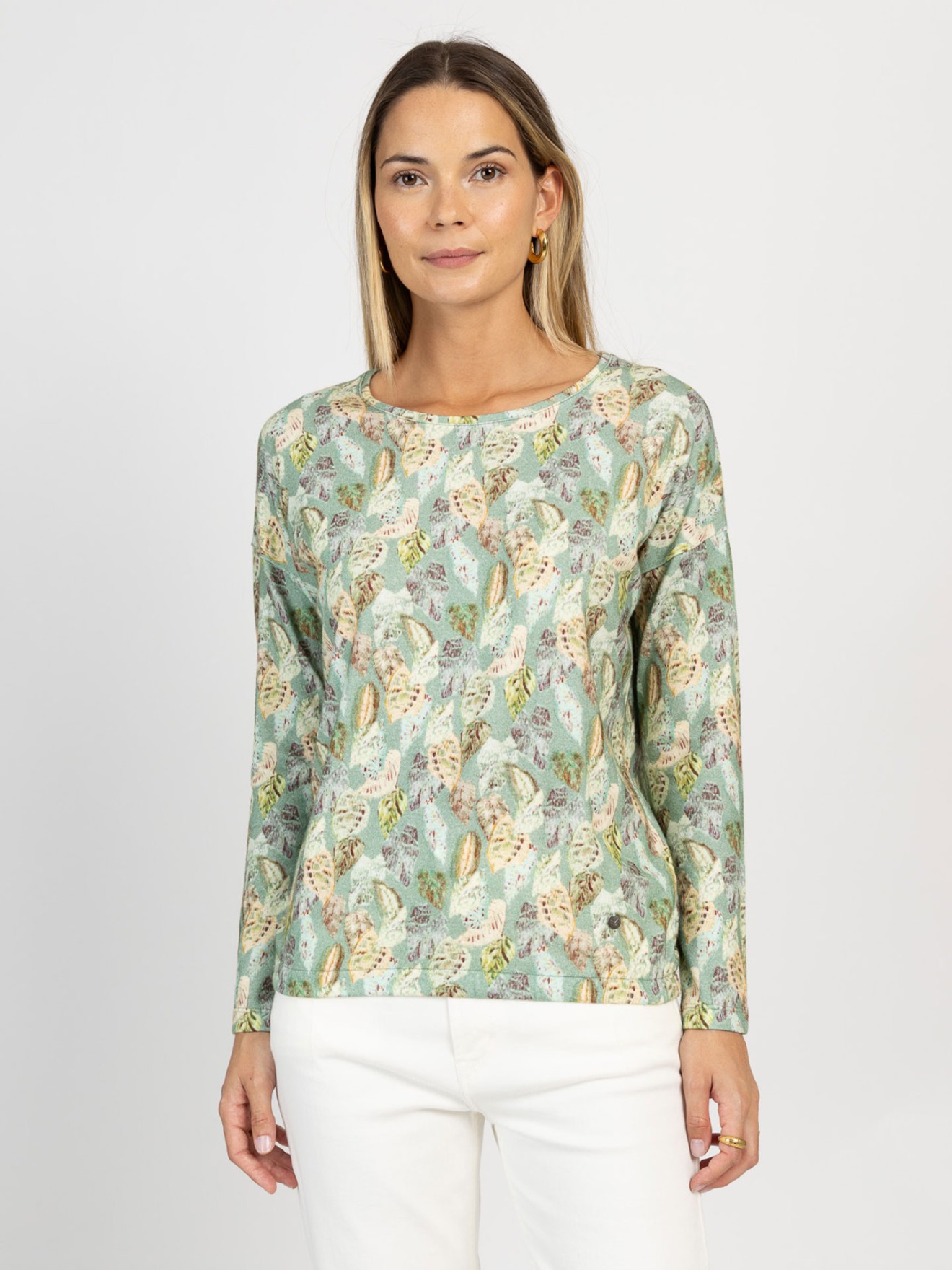 Blusa com Padr�o de Folhas
