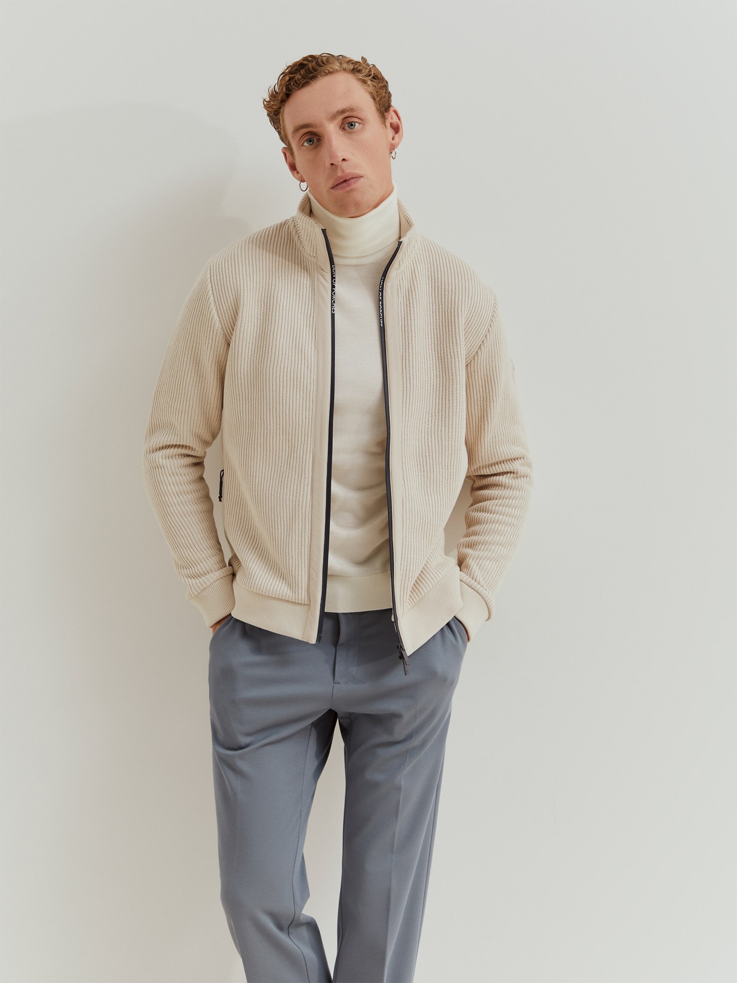 Casaco de Malha Canelada com Gola Subida