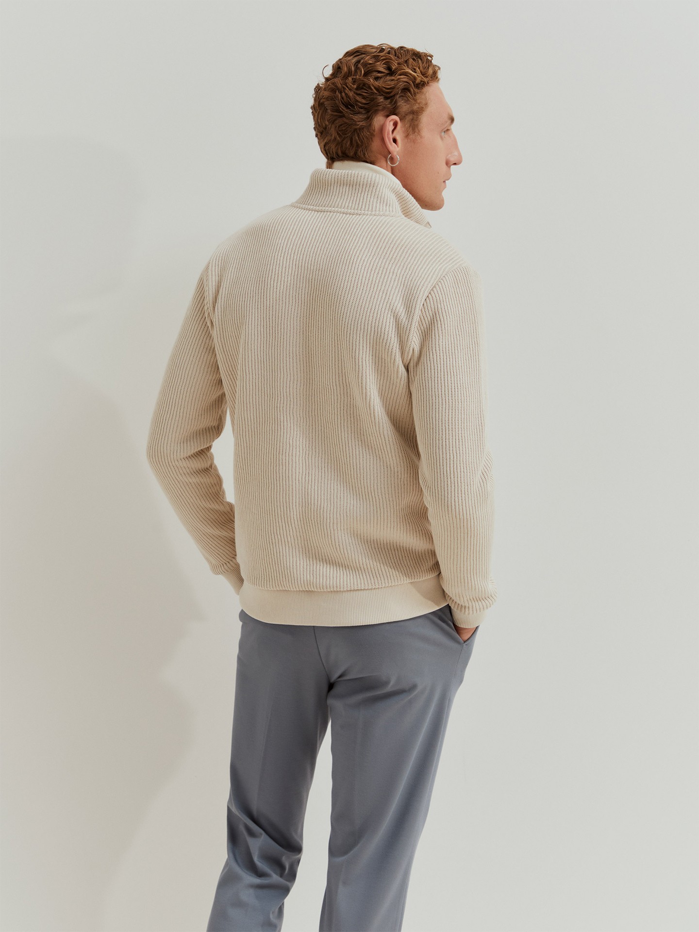 Casaco de Malha Canelada com Gola Subida