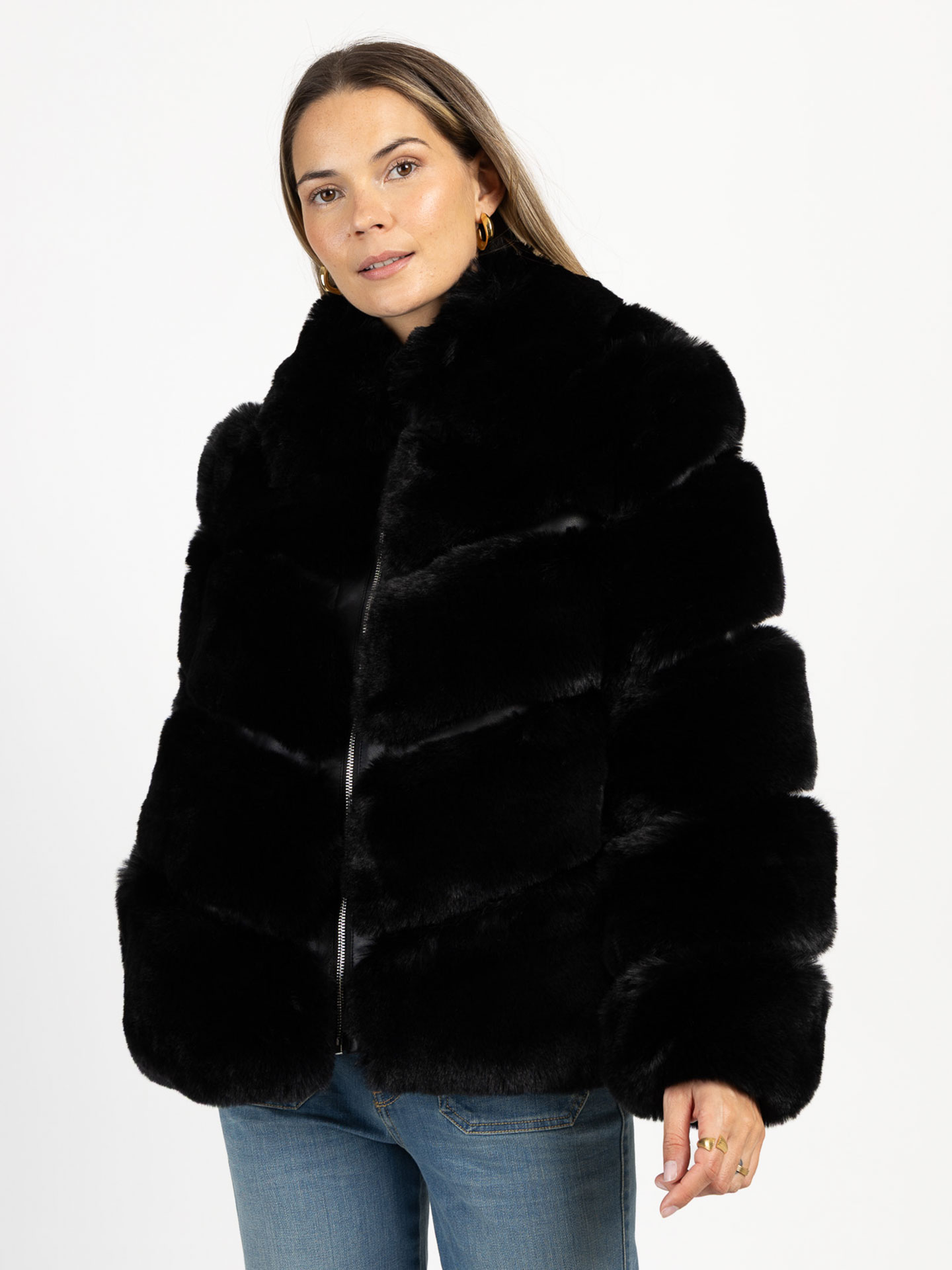 Casaco de Pelo Sintético com Gola Alta