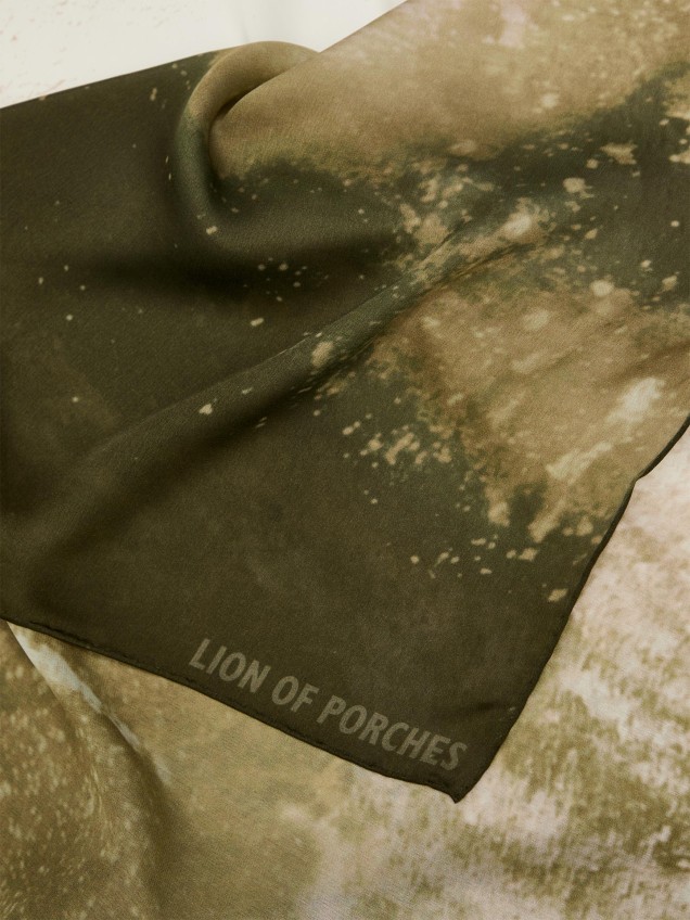 Lenço de Seda com Estampado