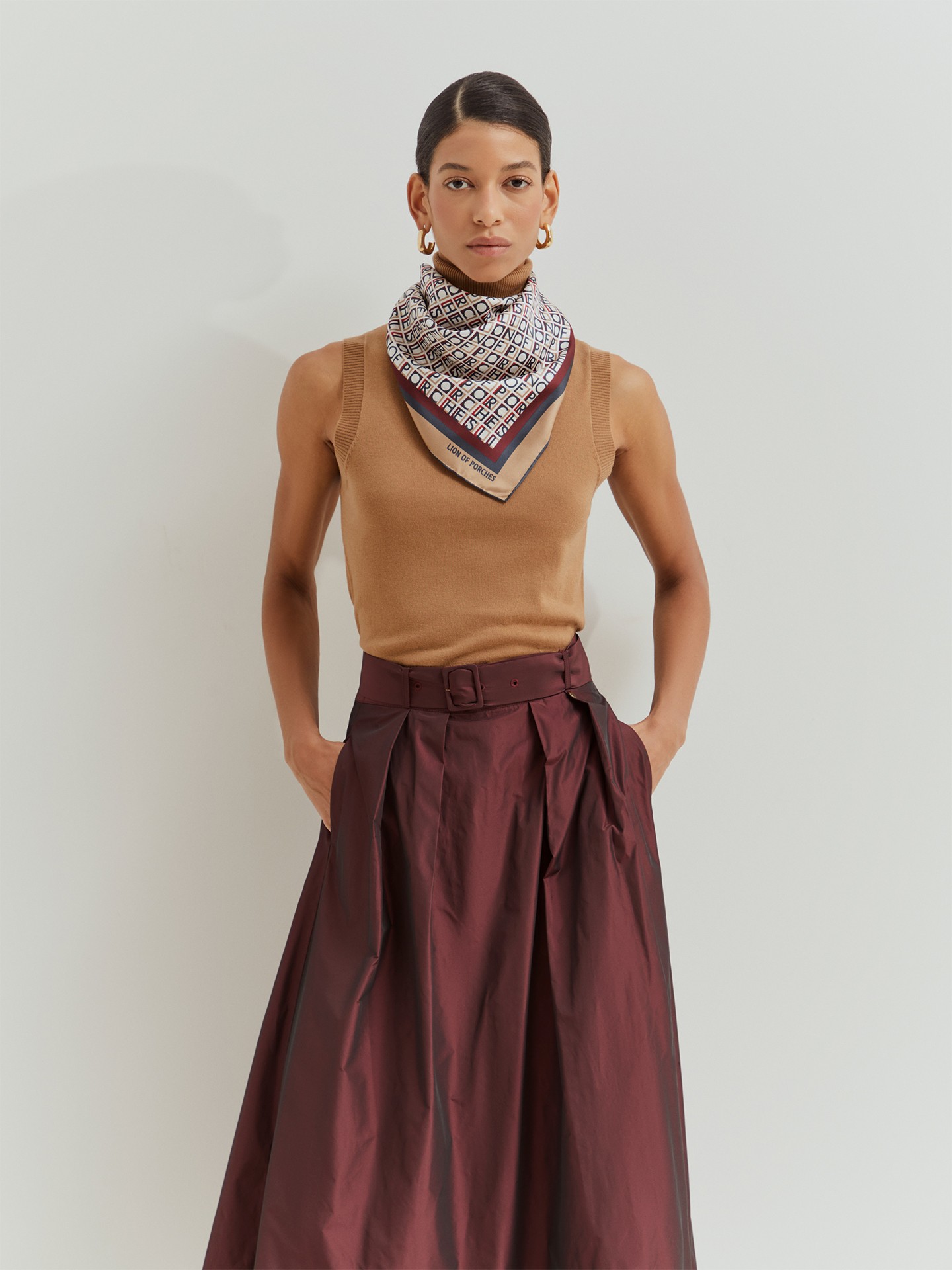 Lenço de Seda com Estampado Monograma