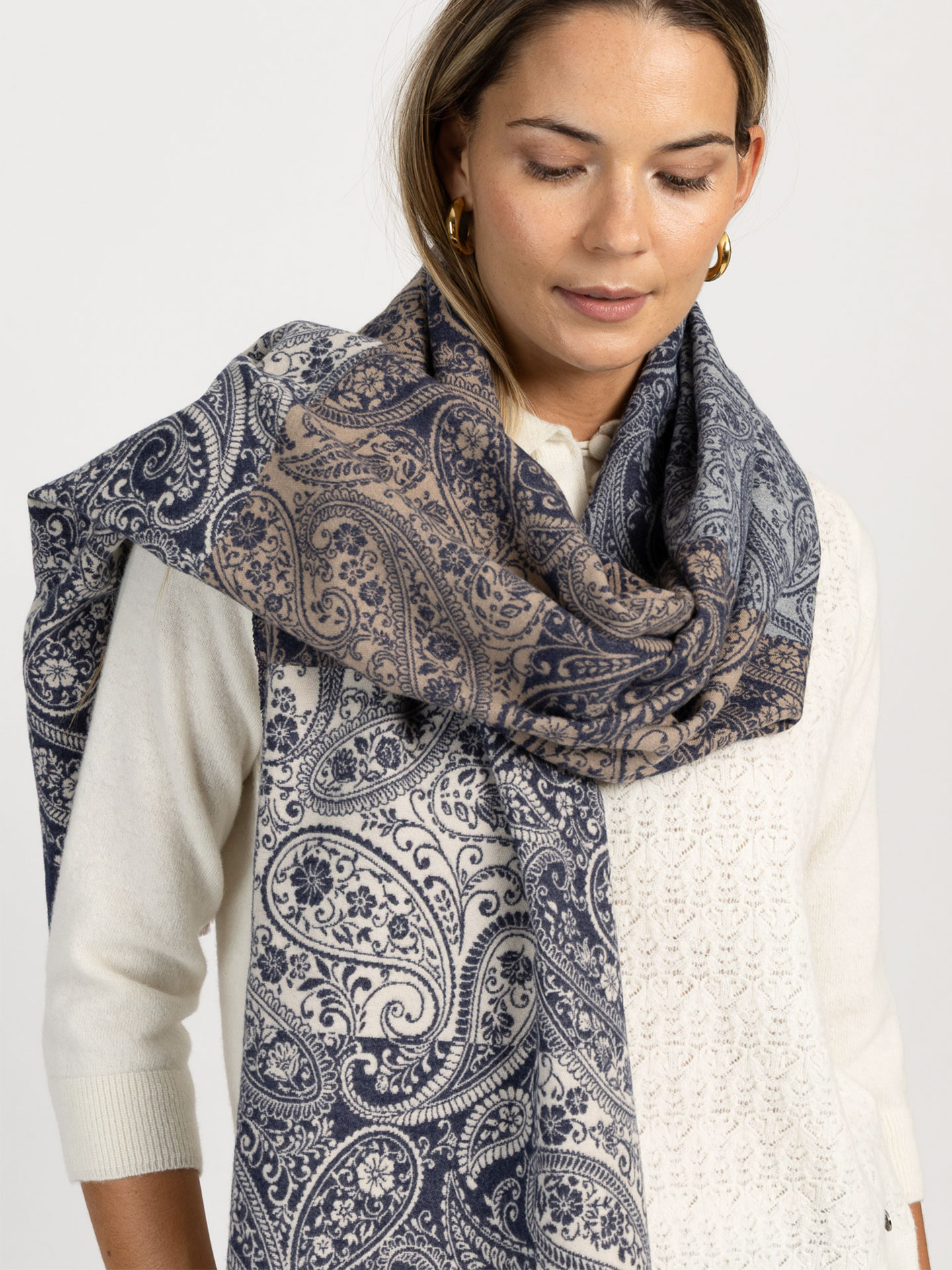 Echarpe com Padrão Paisley