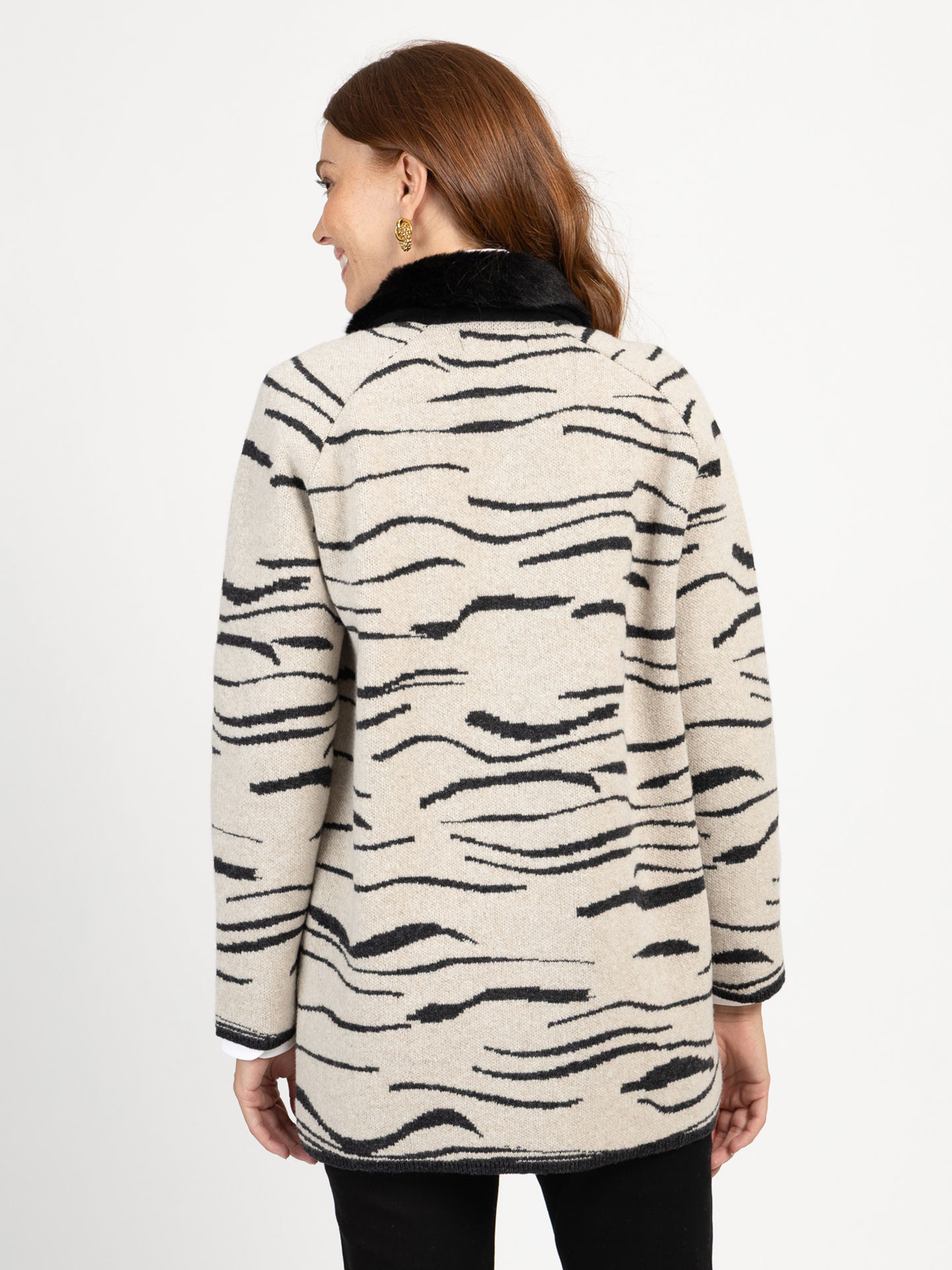 Casaco de Malha com Padrão e Gola de Pelo Sintético
