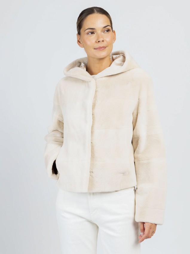 Casaco de Pelo Natural com Capuz