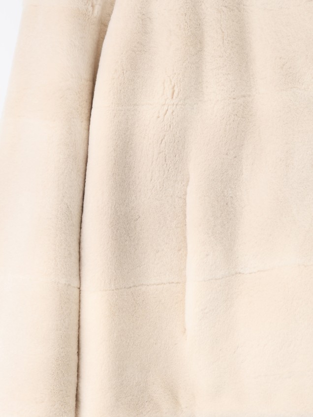 Casaco de Pelo Natural com Capuz