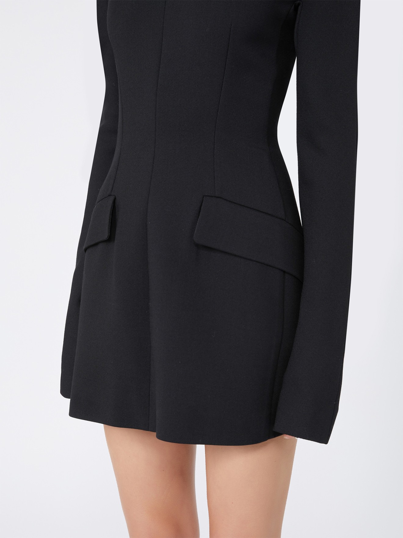Vestido Curto com Gola Subida Tefrite