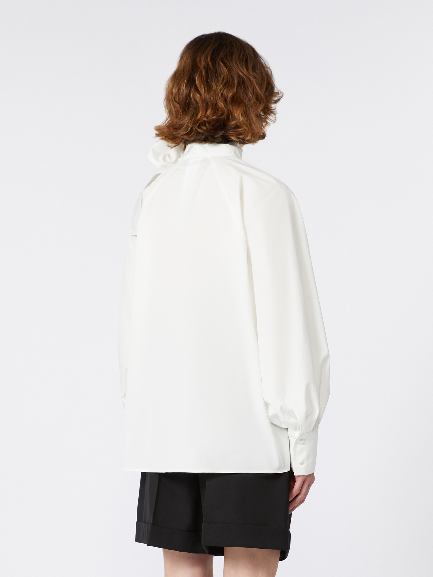 Blusa com Gola Alta de Laço Burgos1234