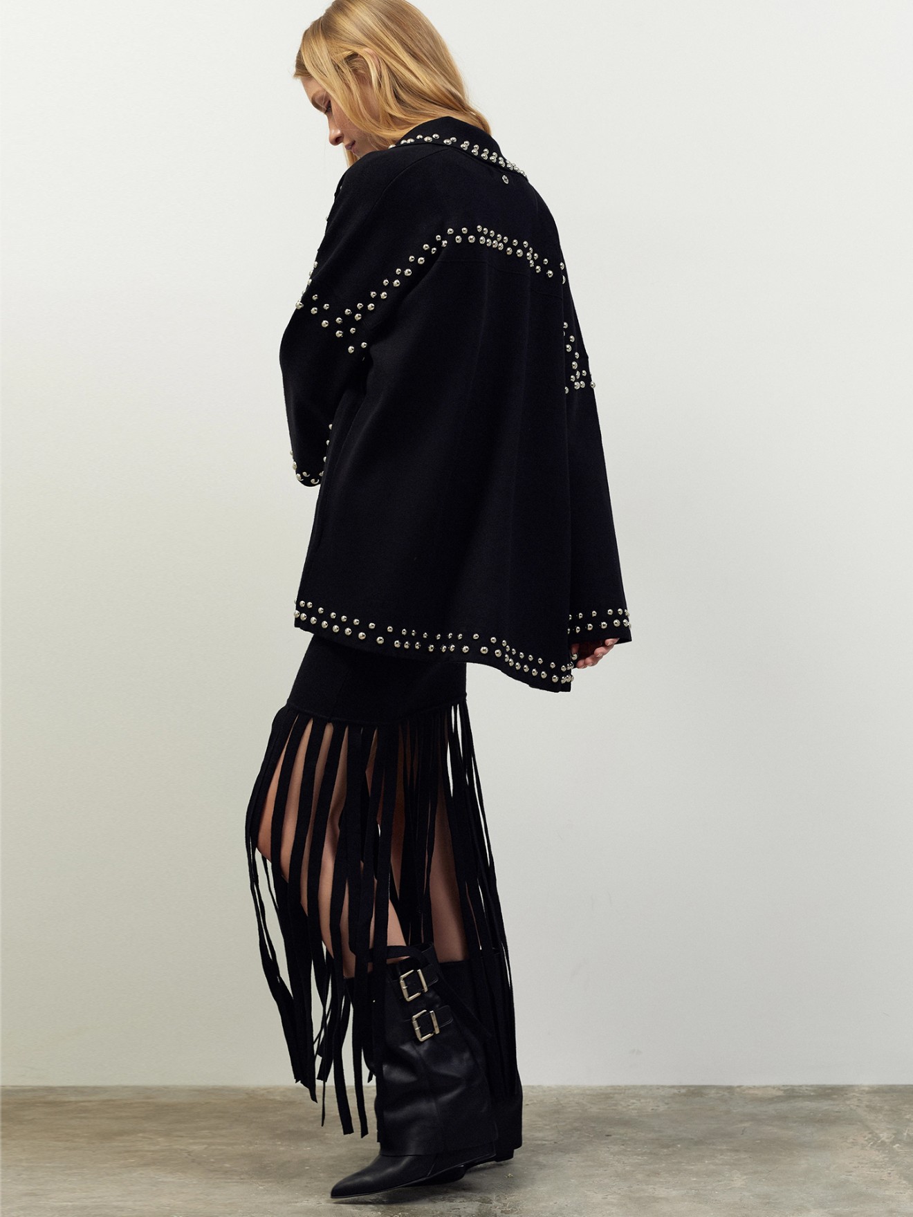 Cardigan de Malha com Aplicaes Metlicas e Cinto
