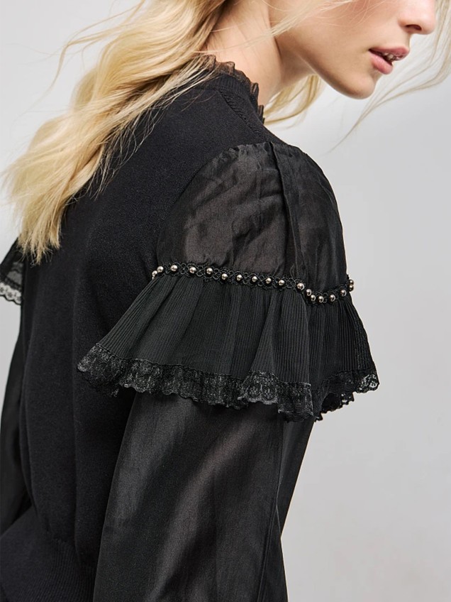 Camisola de Malha com Folhos e Aplicações
