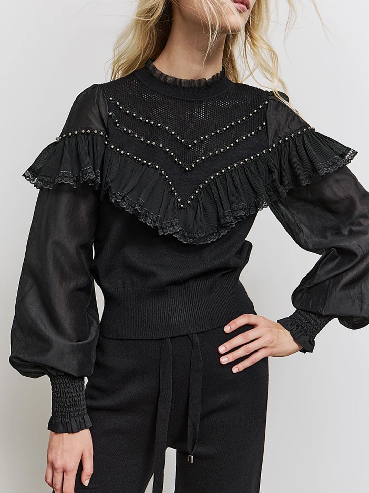 Camisola de Malha com Folhos e Aplicações