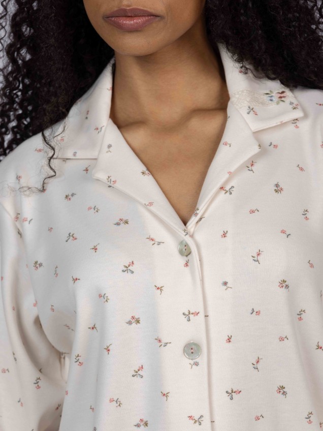 Pijama com Padrão Floral